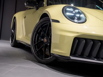 Porsche 911 Carrera T-Hybrid 4 GTS