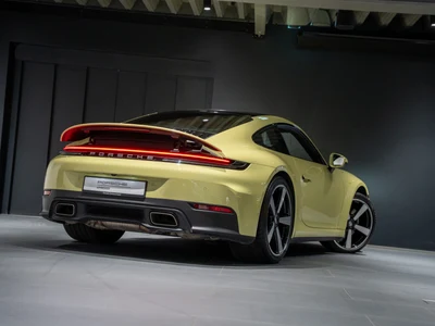 Porsche 911 Carrera