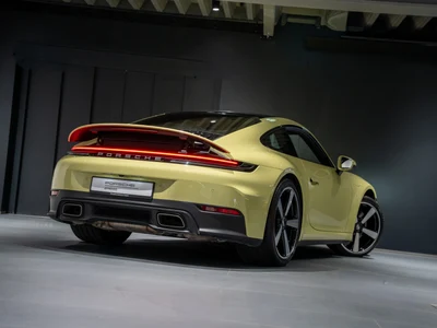 Porsche 911 Carrera