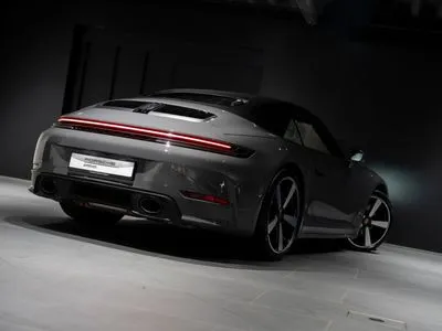 Porsche 911 Carrera