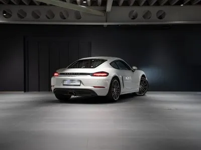 Porsche 718 Cayman Standard