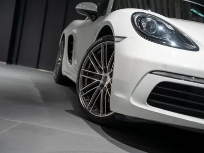 Porsche 718 Cayman Standard
