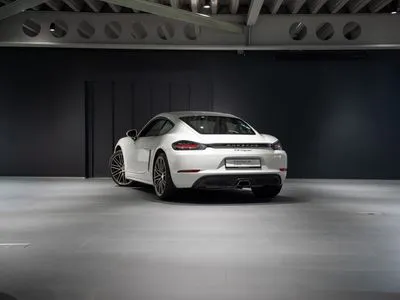 Porsche 718 Cayman Standard
