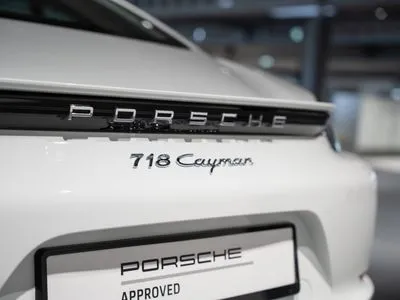 Porsche 718 Cayman Standard