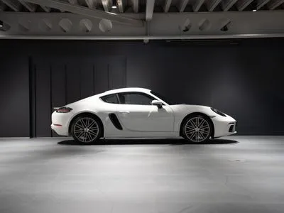 Porsche 718 Cayman Standard