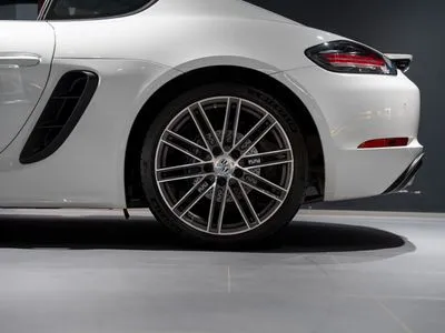 Porsche 718 Cayman Standard