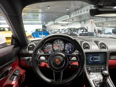 Porsche 718 Cayman Standard