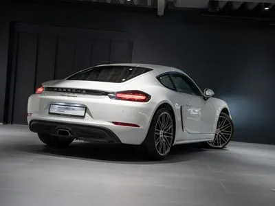 Porsche 718 Cayman Standard