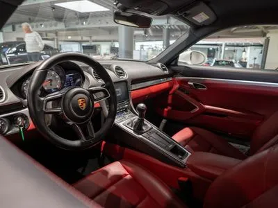 Porsche 718 Cayman Standard