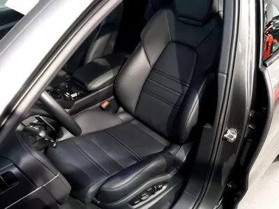 Porsche Cayenne Inne