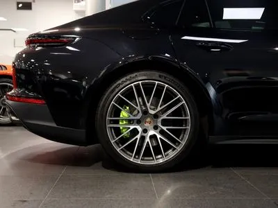 Porsche Panamera 4 E-Hybrid