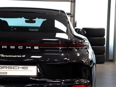 Porsche Panamera 4 E-Hybrid