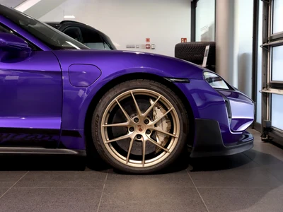 Porsche Taycan 105kWh Turbo GT Weissach
