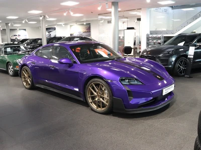 Porsche Taycan 105kWh Turbo GT Weissach