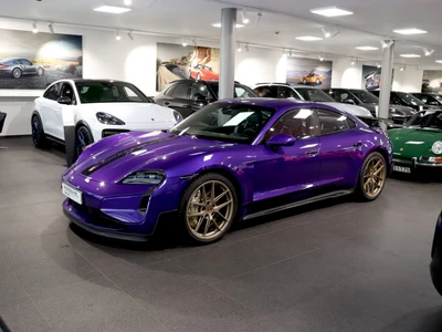 Porsche Taycan 105kWh Turbo GT Weissach