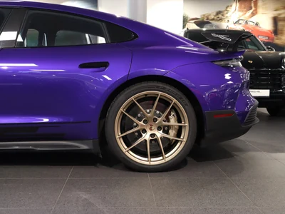Porsche Taycan 105kWh Turbo GT Weissach