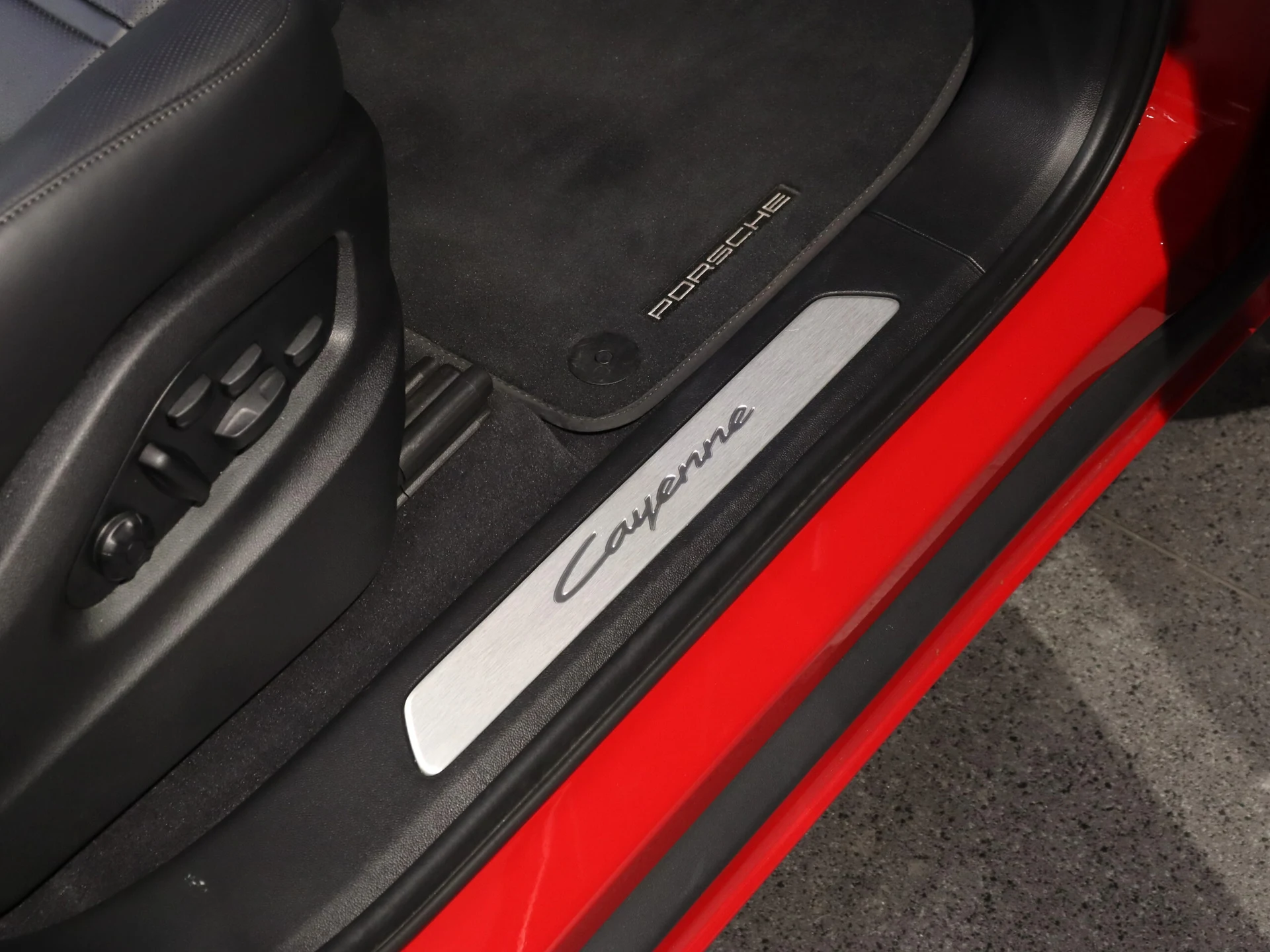 Porsche Cayenne Standard III (2017-) — zdjęcie 31