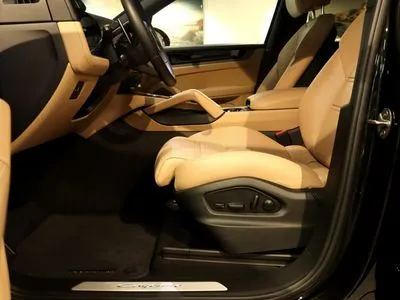 Porsche Cayenne Standard