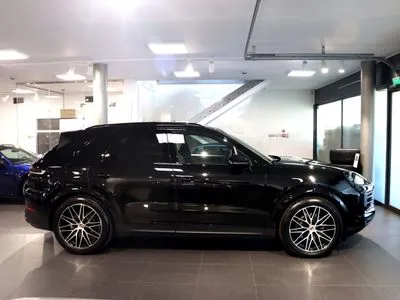 Porsche Cayenne Standard