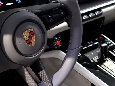 Porsche 911 Carrera T-Hybrid 4 GTS