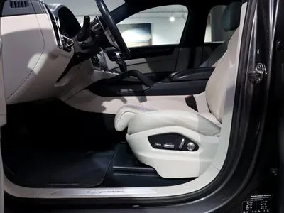 Porsche Cayenne Standard