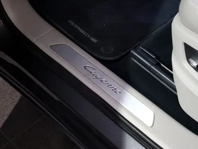 Porsche Cayenne Standard