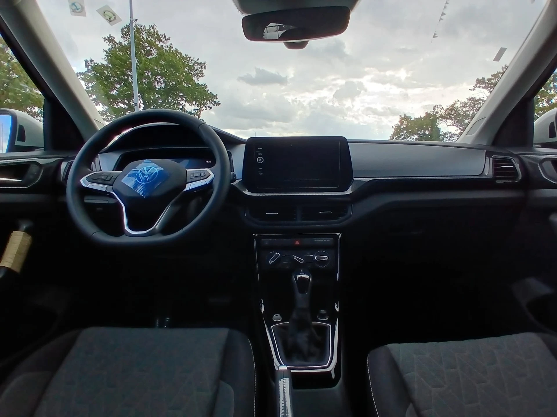 Volkswagen T-Cross 1.0 TSI Life Plus DSG — zdjęcie 9