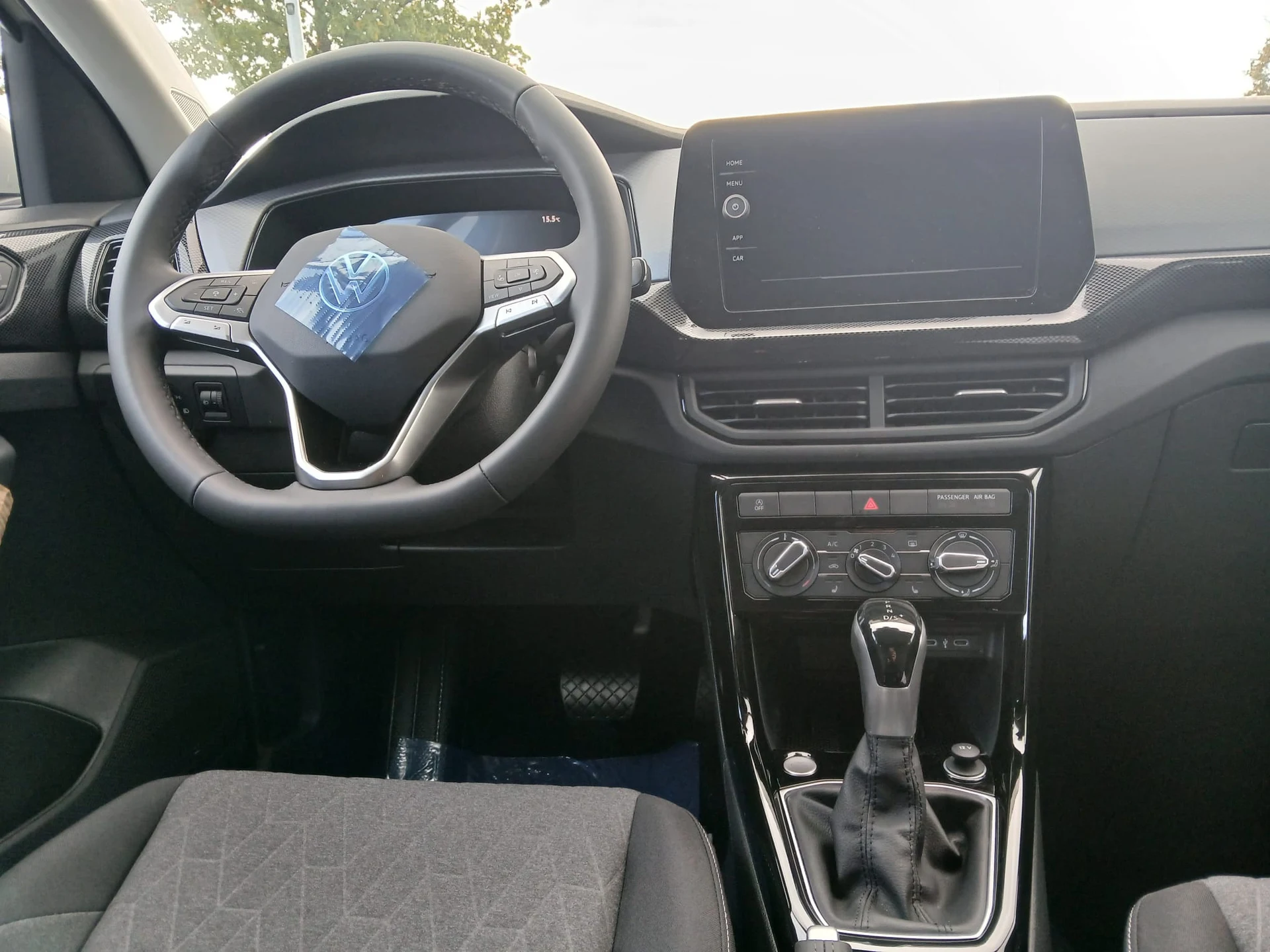 Volkswagen T-Cross 1.0 TSI Life Plus DSG — zdjęcie 10