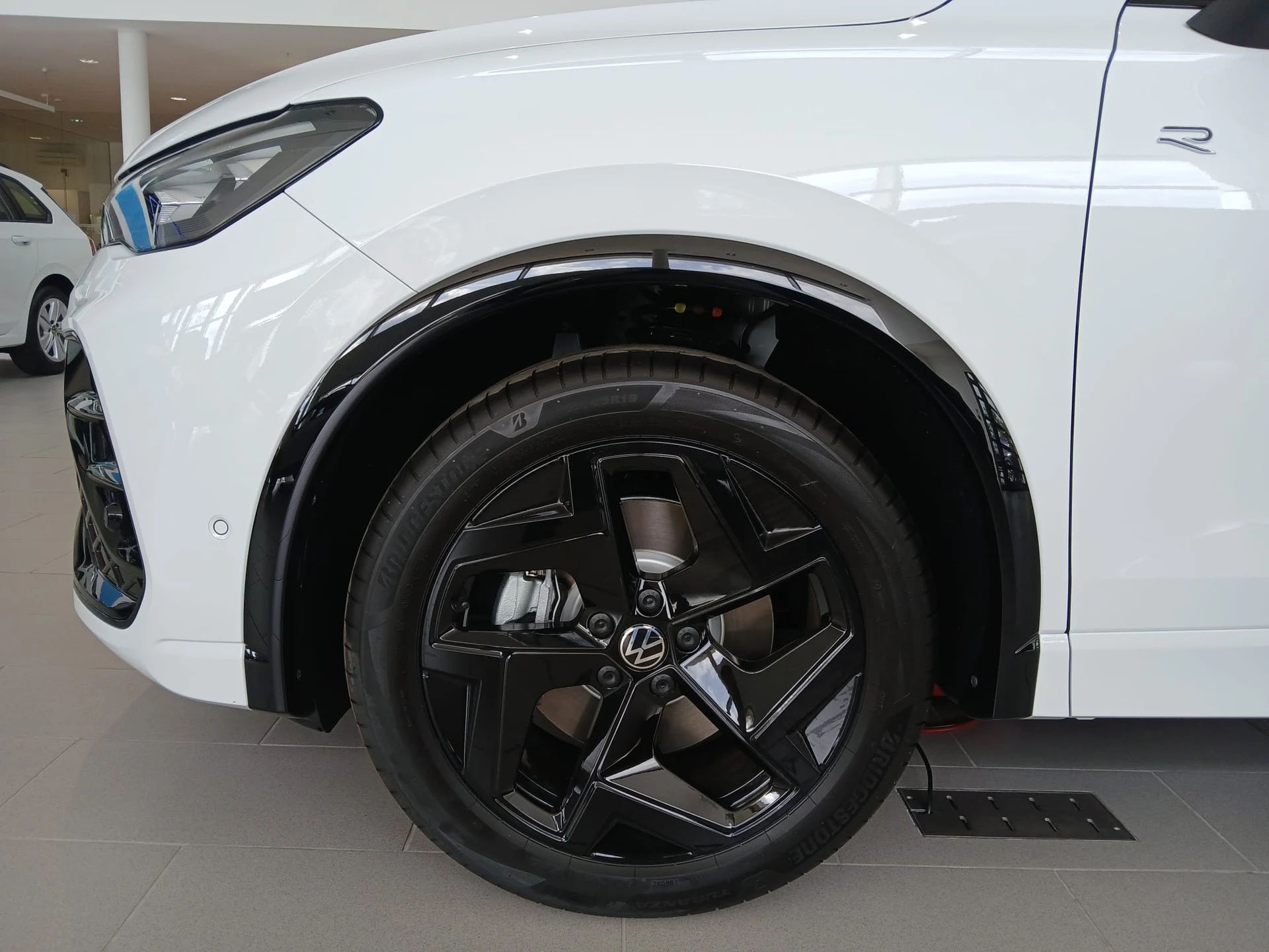 Volkswagen Tiguan 2.0 TDI 4Mot R-Line Plus DSG III (2024-) — zdjęcie 24
