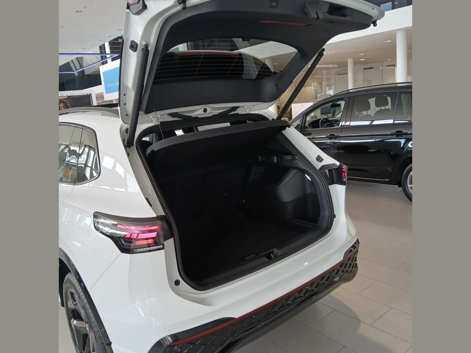 Volkswagen Tiguan 2.0 TDI 4Mot R-Line Plus DSG III (2024-) — zdjęcie 8
