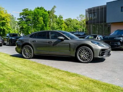 Porsche Panamera 4 E-Hybrid