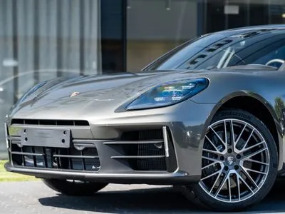Porsche Panamera 4 E-Hybrid