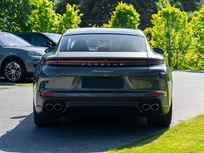 Porsche Panamera 4 E-Hybrid
