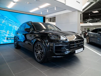 Porsche Cayenne E-Hybrid PHEV Black Edition