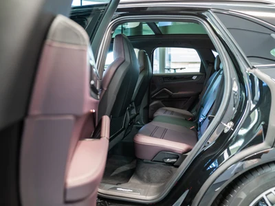 Porsche Cayenne E-Hybrid PHEV Black Edition