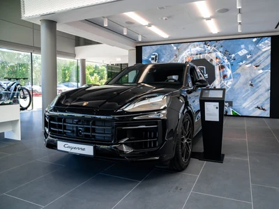 Porsche Cayenne E-Hybrid PHEV Black Edition