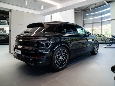 Porsche Cayenne E-Hybrid PHEV Black Edition