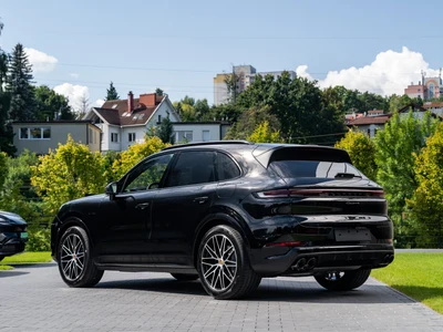 Porsche Cayenne E-Hybrid PHEV Black Edition