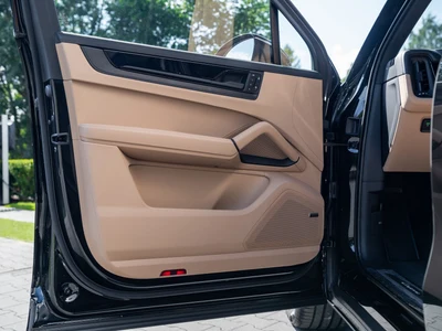 Porsche Cayenne E-Hybrid PHEV Black Edition
