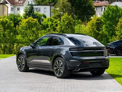 Porsche Macan Turbo 100kWh