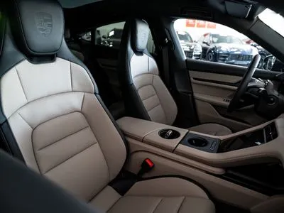 Porsche Taycan 105kWh Black Edition