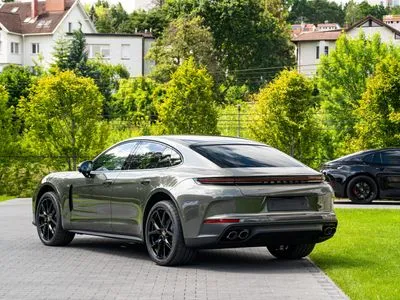 Porsche Panamera 4