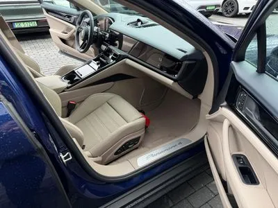 Porsche Panamera 4 E-Hybrid