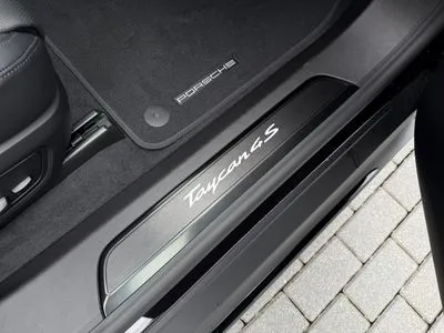 Porsche Taycan 4S