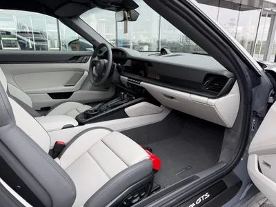 Porsche 911 Carrera GTS