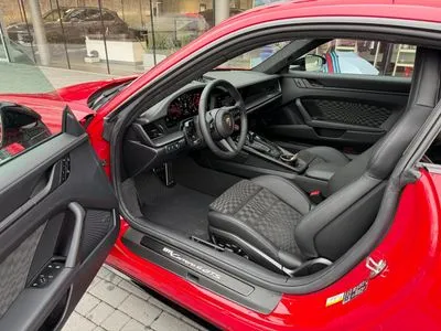 Porsche 911 Carrera 4 GTS