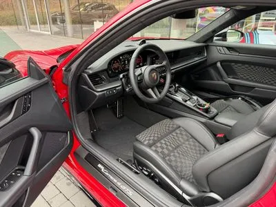 Porsche 911 Carrera 4 GTS