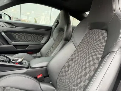Porsche 911 Carrera 4 GTS