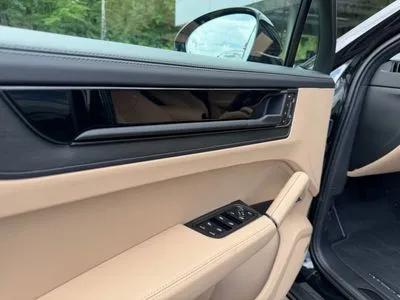 Porsche Cayenne Black Edition