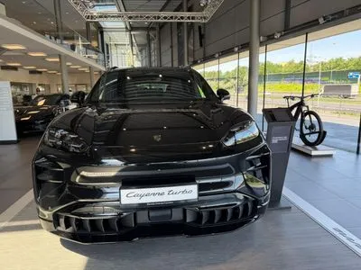 Porsche Cayenne 113.2kWh